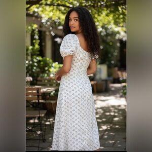 white and blue floral midi dress RIHOAS Short Sleeve Floral Ruched Midi Dress XS